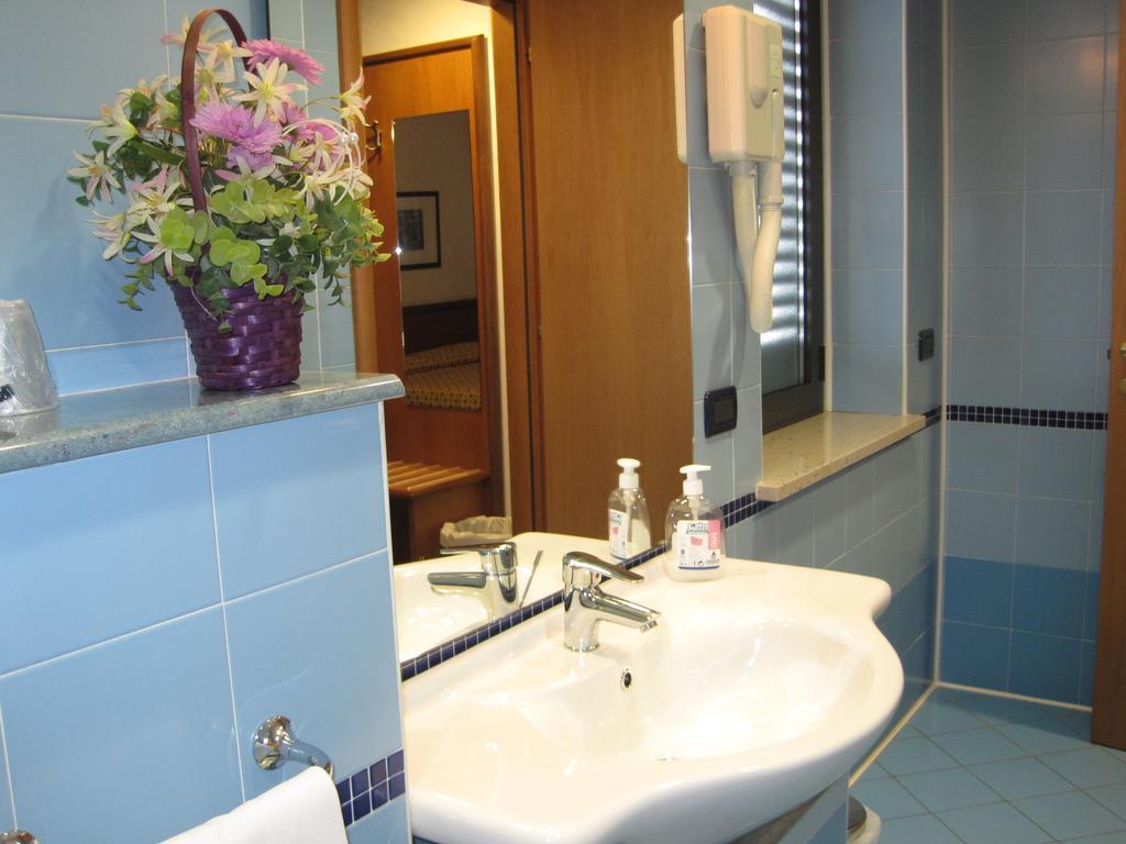 Hotel Italia Carmagnola Room photo