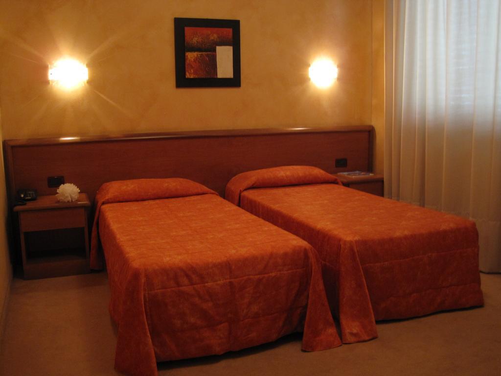 Hotel Italia Carmagnola Room photo