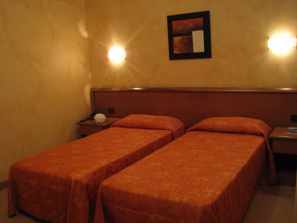 Hotel Italia Carmagnola Room photo